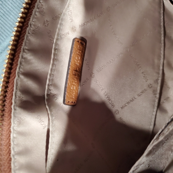 MICHAEL KORS WRISTLET gold hardware. - Picture 3 of 6